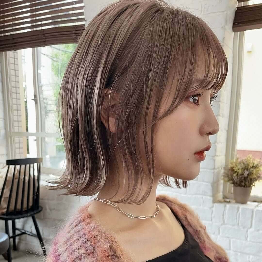 Ash Brown Chin-Length Bob With Side-Swept Bangs — Simple Japanese Hair