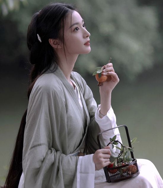 Elegant Mid-Back Low Ponytail — Simple Japanese Hairstyles