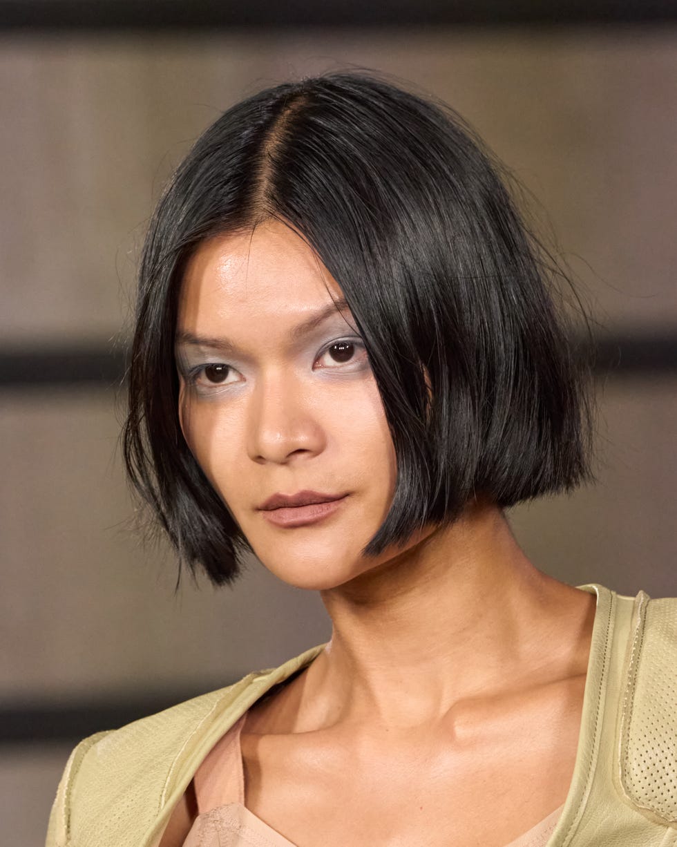 Sleek Chin Bob With Sharp Line — Simple Japanese Hairstyles