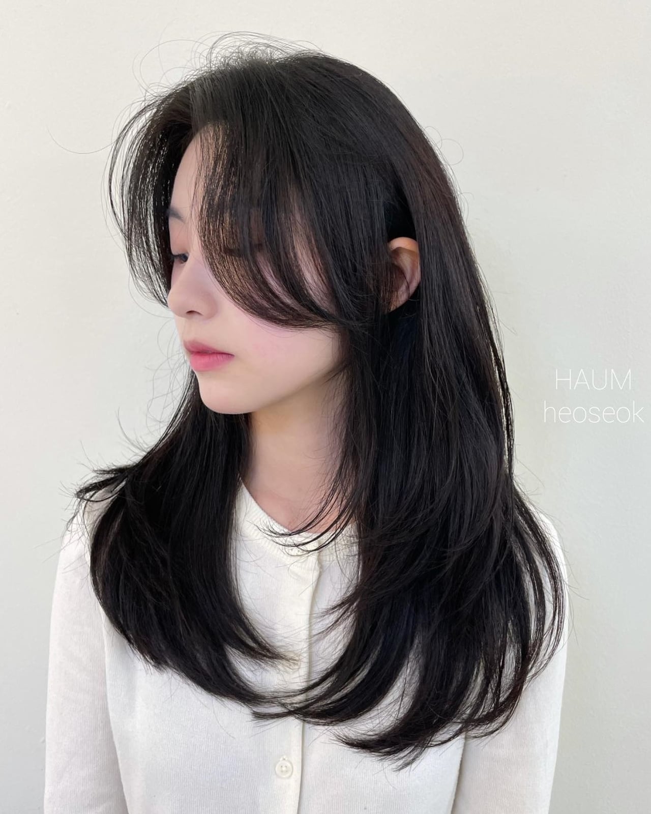 Mid-Back Layers With Natural Texture — Simple Japanese Hairstyles
