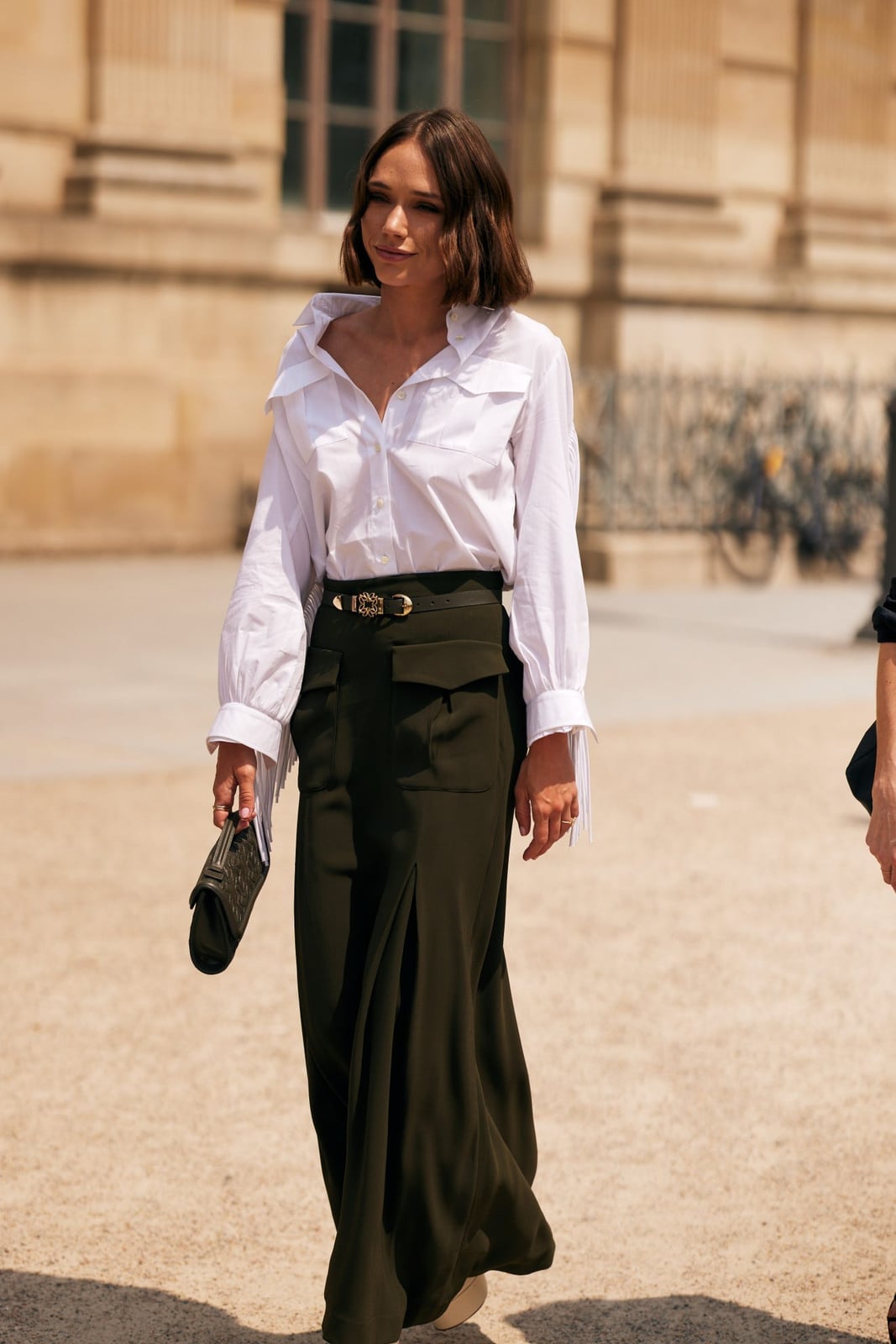 Oversized White Shirt with Olive Green Maxi Skirt and Belt Oversized White Shirt with Olive Green Maxi Skirt and Belt — Simple Job Interview Outfits