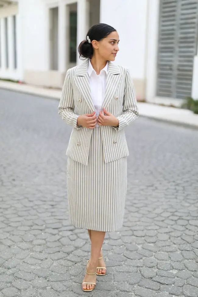 Pinstripe Suit with White Button-Down Shirt and Gold Heels Pinstripe Suit with White Button-Down Shirt and Gold Heels — Simple Job Interview Outfits