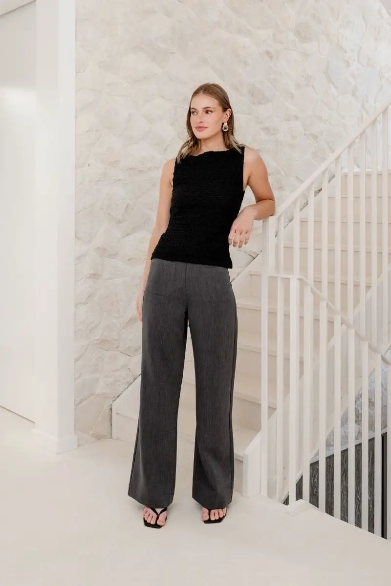 Black Textured Sleeveless Top with Gray Wide-Leg Trousers Black Textured Sleeveless Top with Gray Wide-Leg Trousers — Simple Job Interview Outfits