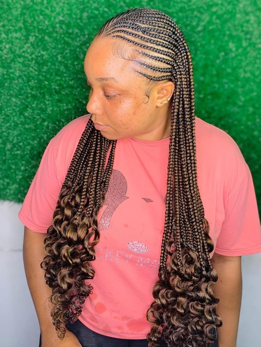 Mid-Back Dark Brown Box Braids With Curly Ends and Framing The Face Mid-Back Dark Brown Box Braids With Curly Ends and Framing The Face — Simple Knotless Braids