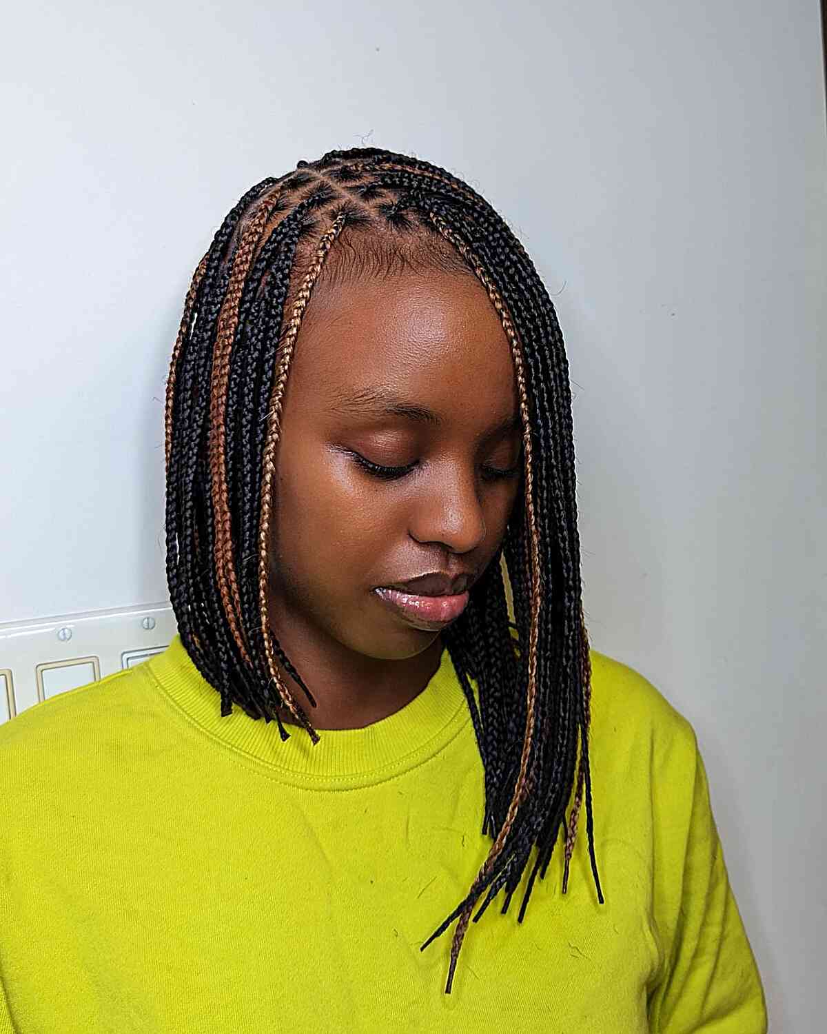 Collarbone Bob Knotless Box Braids With Two-Tone Color Collarbone Bob Knotless Box Braids With Two-Tone Color — Simple Knotless Braids