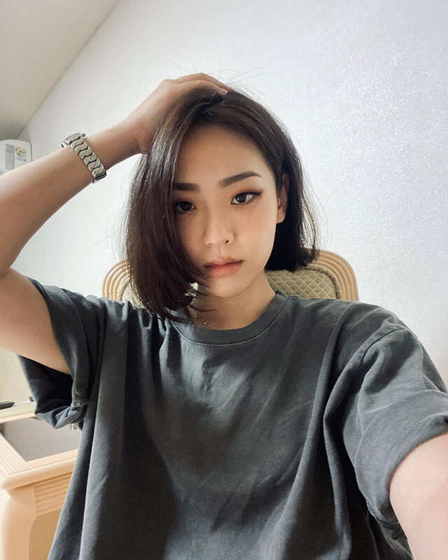 Chin Length Blunt Bob With Side Part — Simple Korean Hair