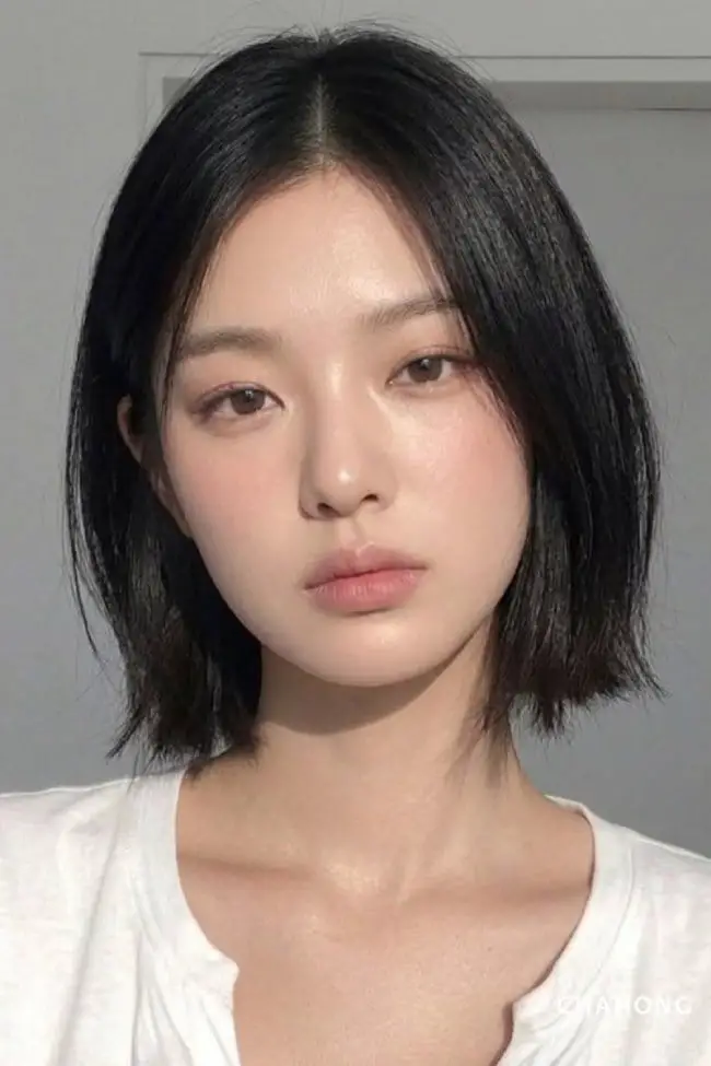 Chin Length Bob With Textured Ends — Simple Korean Hair