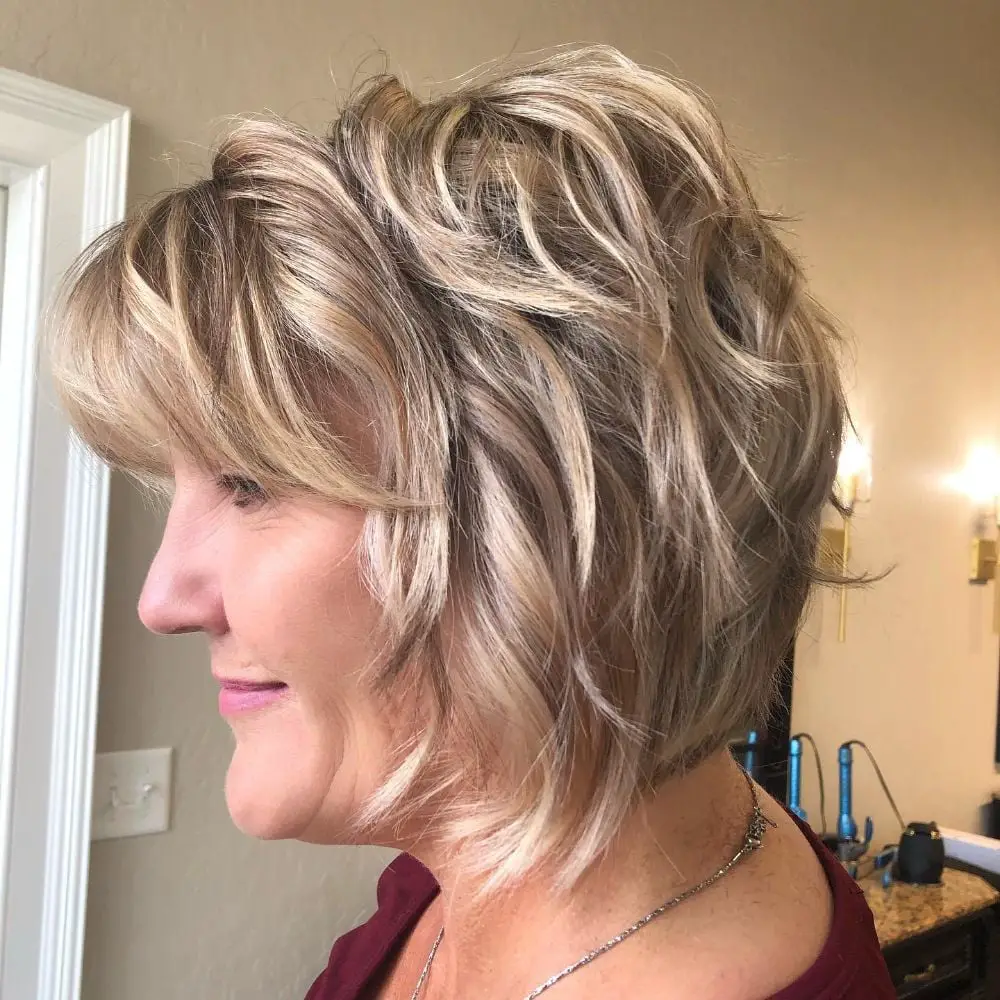 Blonde Layered Bob With Side-Swept Bangs — Simple Layer Bob