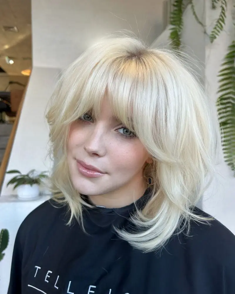 Collarbone Bob With Platinum Blonde And Curtain Bangs — Simple Layer Bob