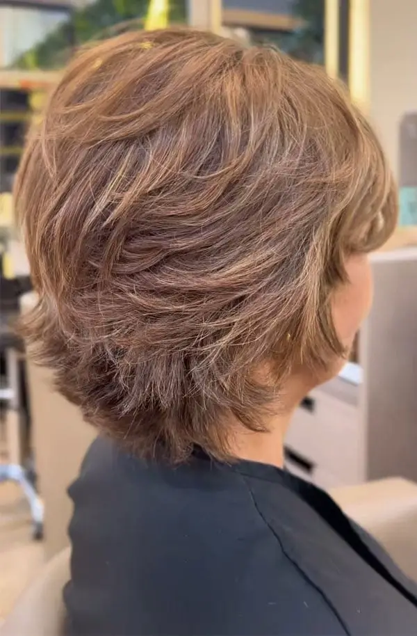 Collarbone Layered Bob With Slight Flick — Simple Layer Bob