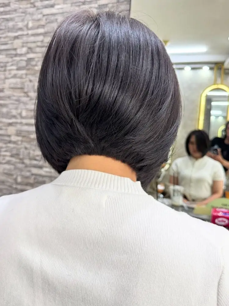 Sleek Chin Bob In Dark Brown — Simple Layer Bob