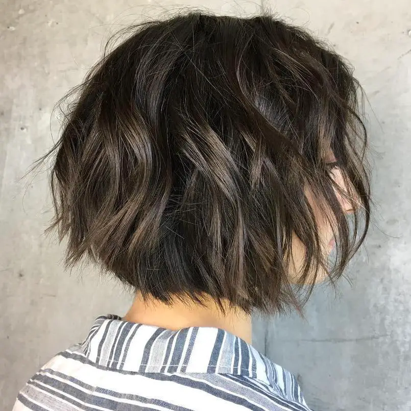 Ear Length Bob With Visible Layers Ear Length Bob With Visible Layers — Simple Layered Bob Hairstyles