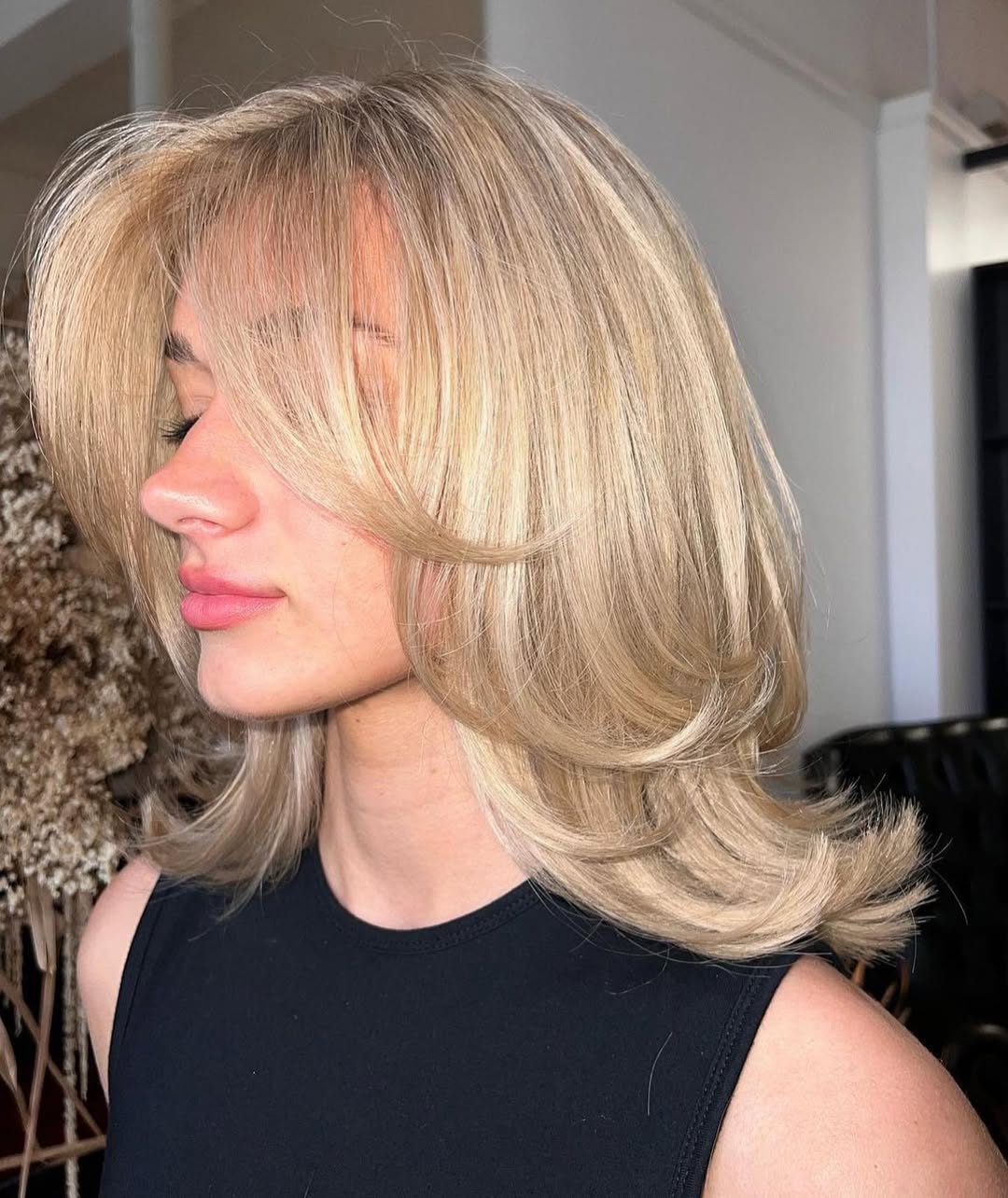 Collarbone Layers With Ash Blonde And Curtain Bangs Collarbone Layers With Ash Blonde And Curtain Bangs — Simple Layered Haircuts for Medium Hair