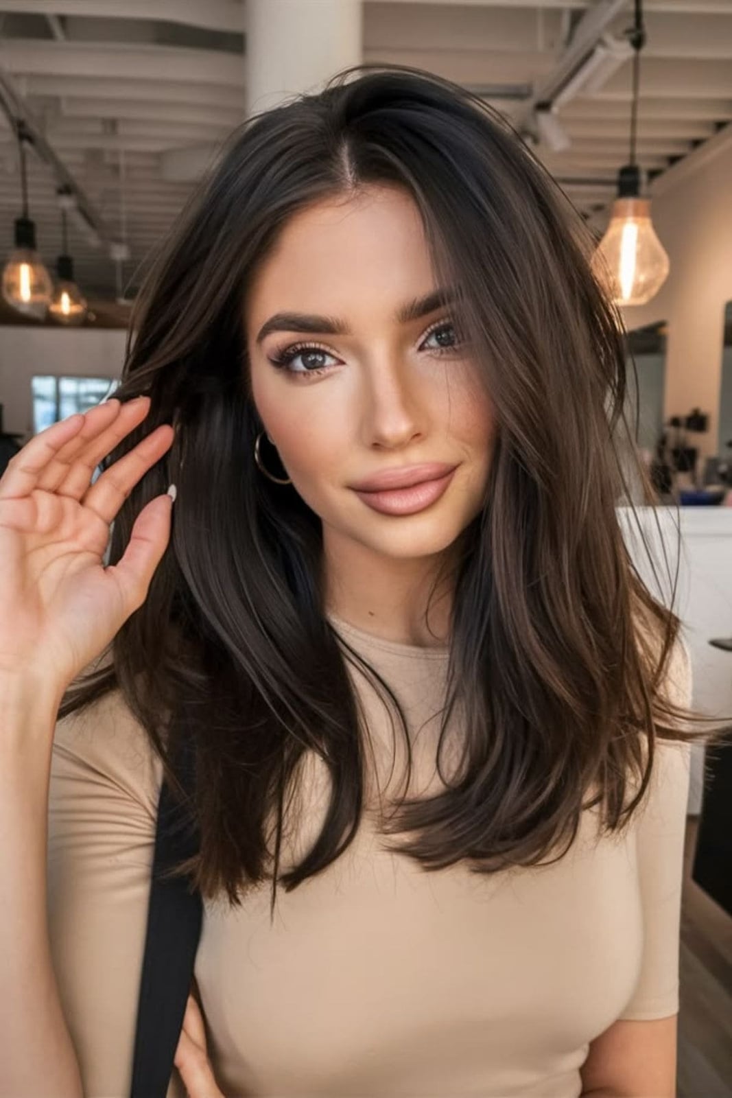 Collarbone Layers With Dark Brown Highlights, Close-Up Take Collarbone Layers With Dark Brown Highlights, Close-Up Take — Simple Layered Haircuts for Medium Hair