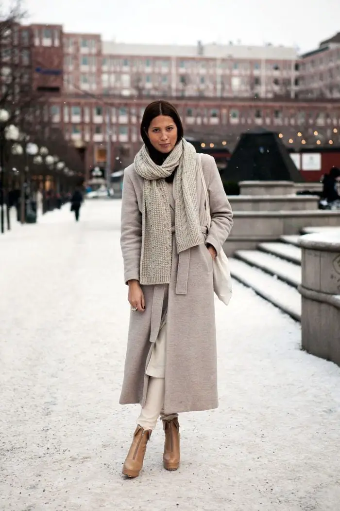 Long Beige Wool Coat With Cream Turtleneck Long Beige Wool Coat With Cream Turtleneck — Simple Layered Ideas