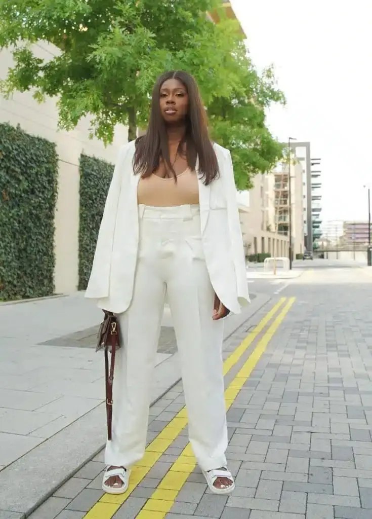 Oversized White Blazer With Beige Tank Oversized White Blazer With Beige Tank — Simple Layered Ideas