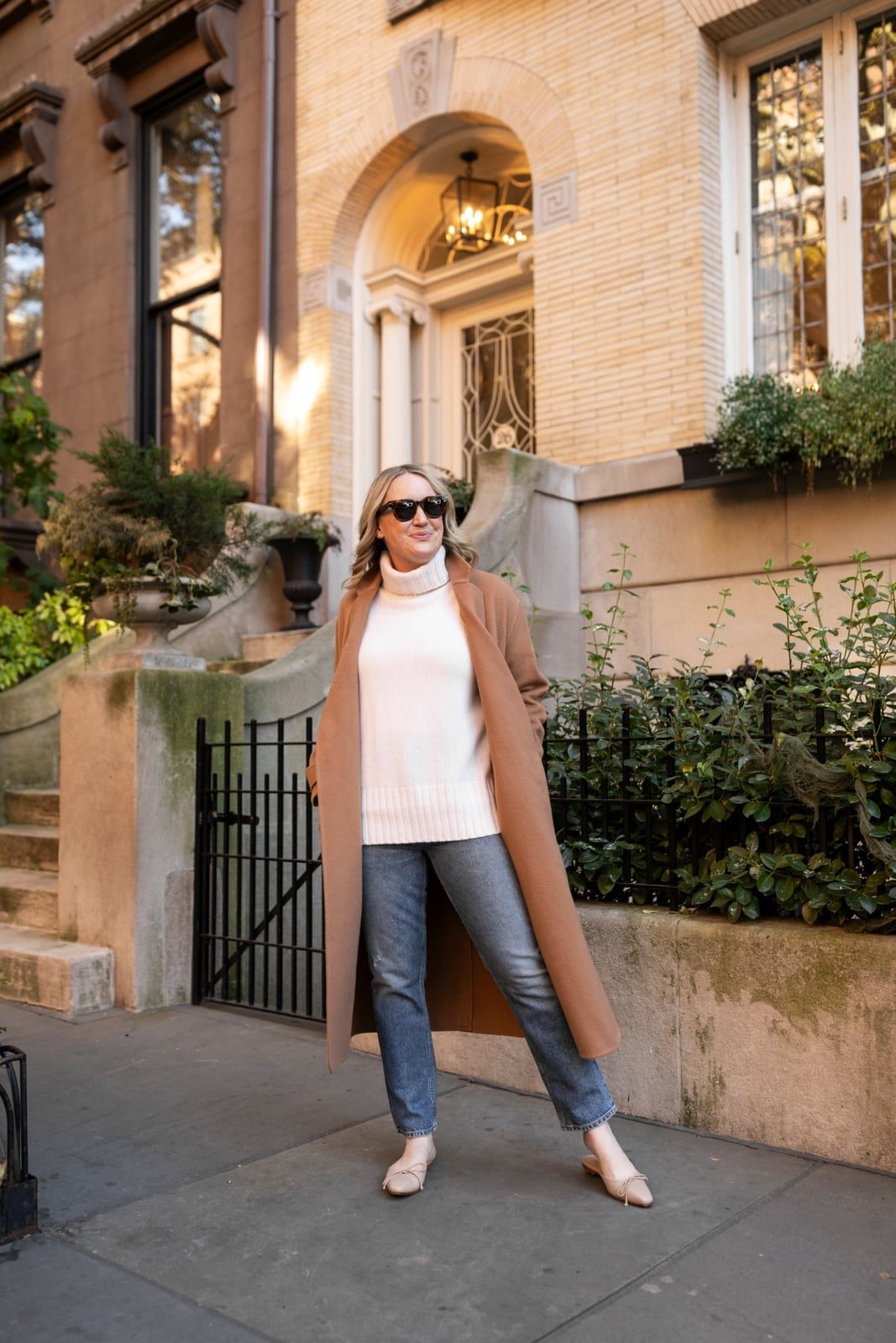 Long Camel Coat With White Turtleneck Long Camel Coat With White Turtleneck — Simple Layered Ideas