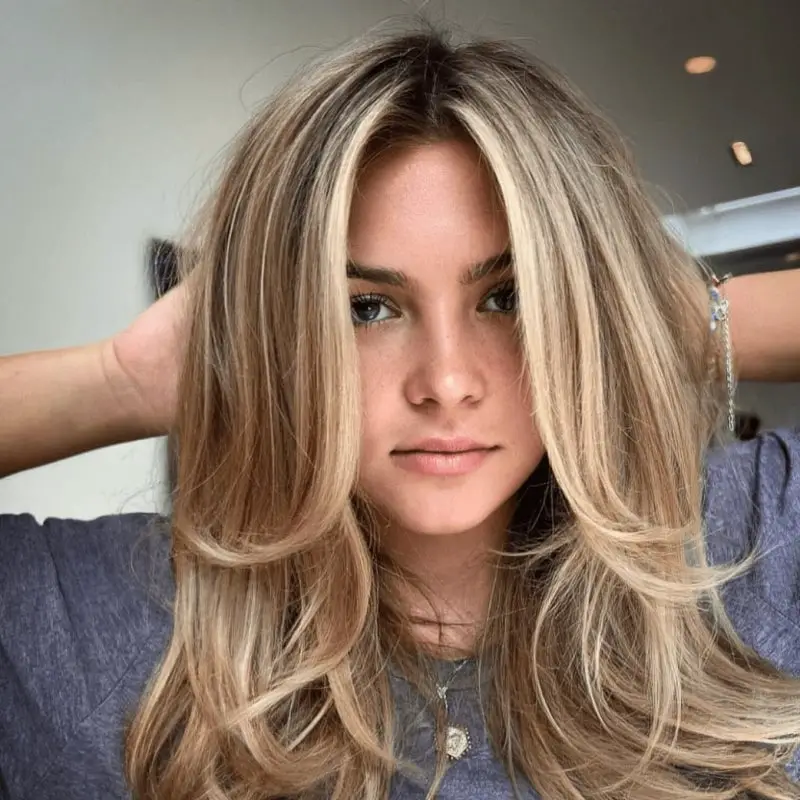 Collarbone Blonde With Face Framing Layers, Wavy Collarbone Blonde With Face Framing Layers, Wavy — Simple Layers Hairstyles