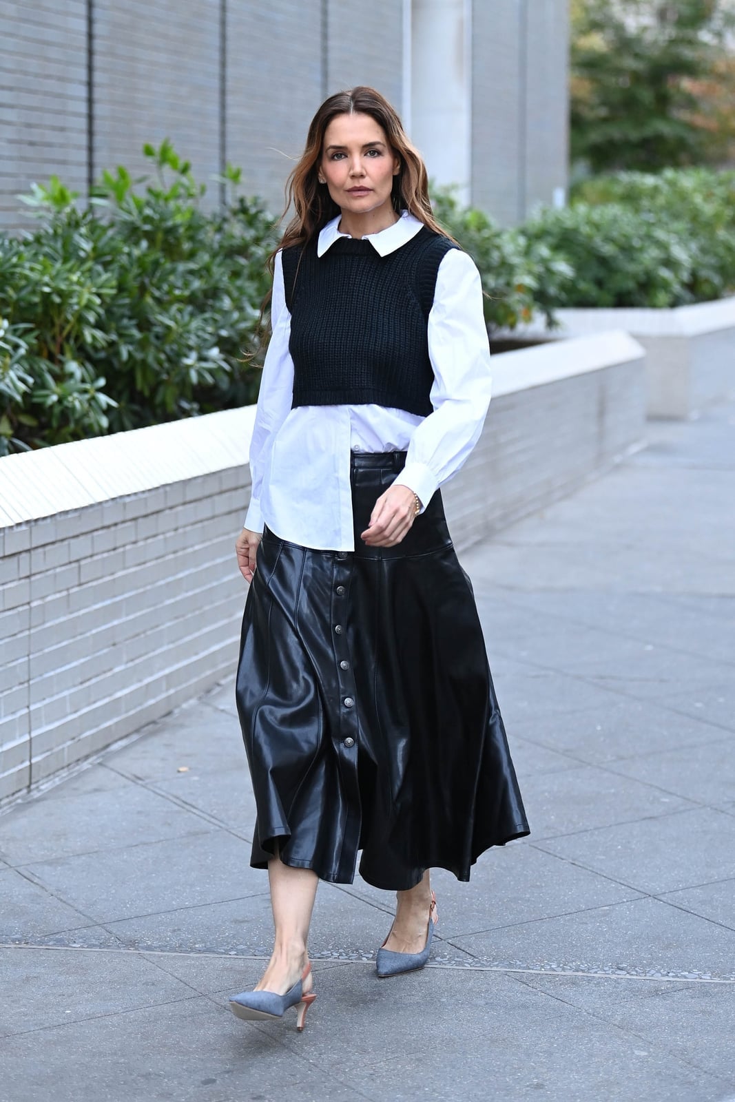Black Leather Button-Front Maxi Skirt With Vest And Button-Down Shirt Black Leather Button-Front Maxi Skirt With Vest And Button-Down Shirt — Simple Leather Skirt Outfits