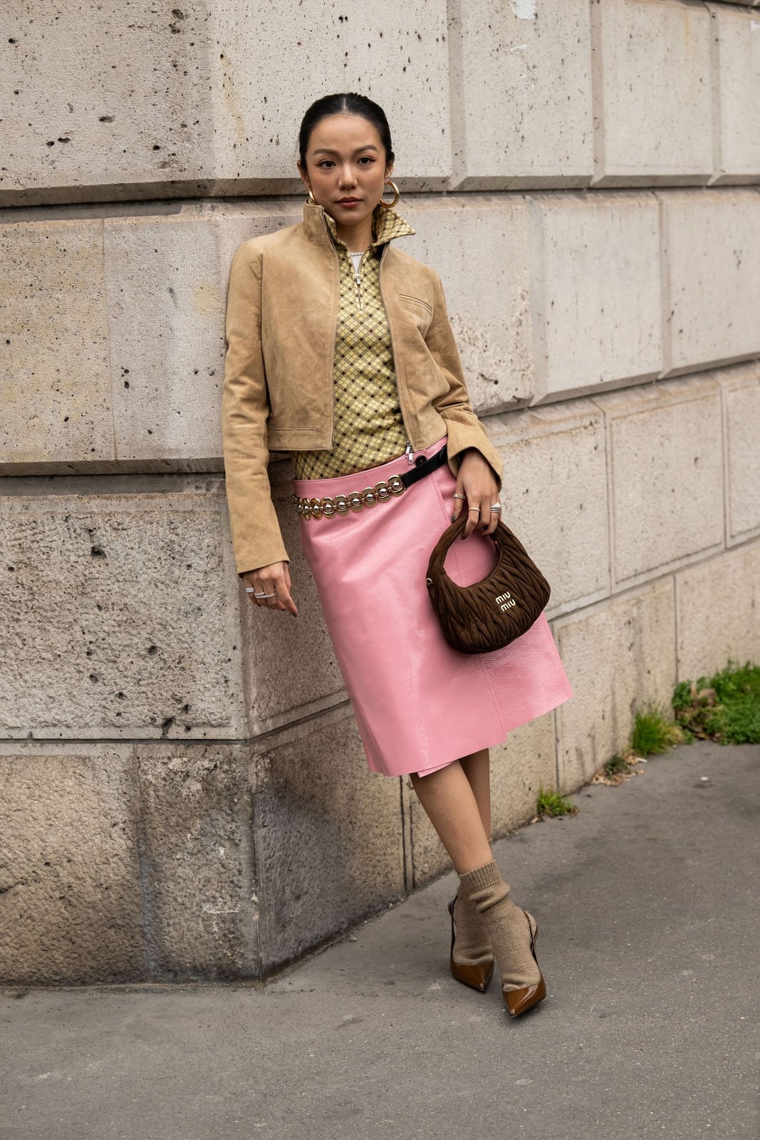 Pale Pink Leather Midi Skirt With Suede Jacket And Fur Trim Heels Pale Pink Leather Midi Skirt With Suede Jacket And Fur Trim Heels — Simple Leather Skirt Outfits