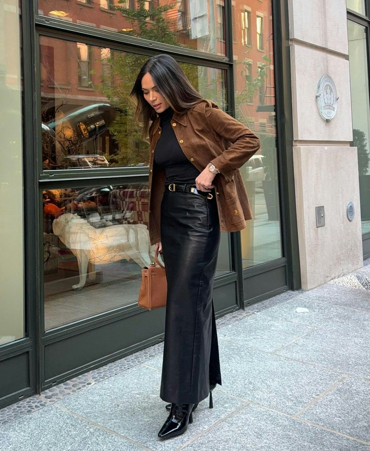 Black Leather Maxi Skirt With Slit Paired With Turtleneck And Suede Black Leather Maxi Skirt With Slit Paired With Turtleneck And Suede — Simple Leather Skirt Outfits