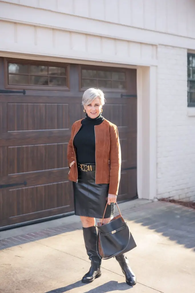 Black Leather Mini Skirt With Turtleneck And Suede Jacket Black Leather Mini Skirt With Turtleneck And Suede Jacket — Simple Leather Skirt Outfits