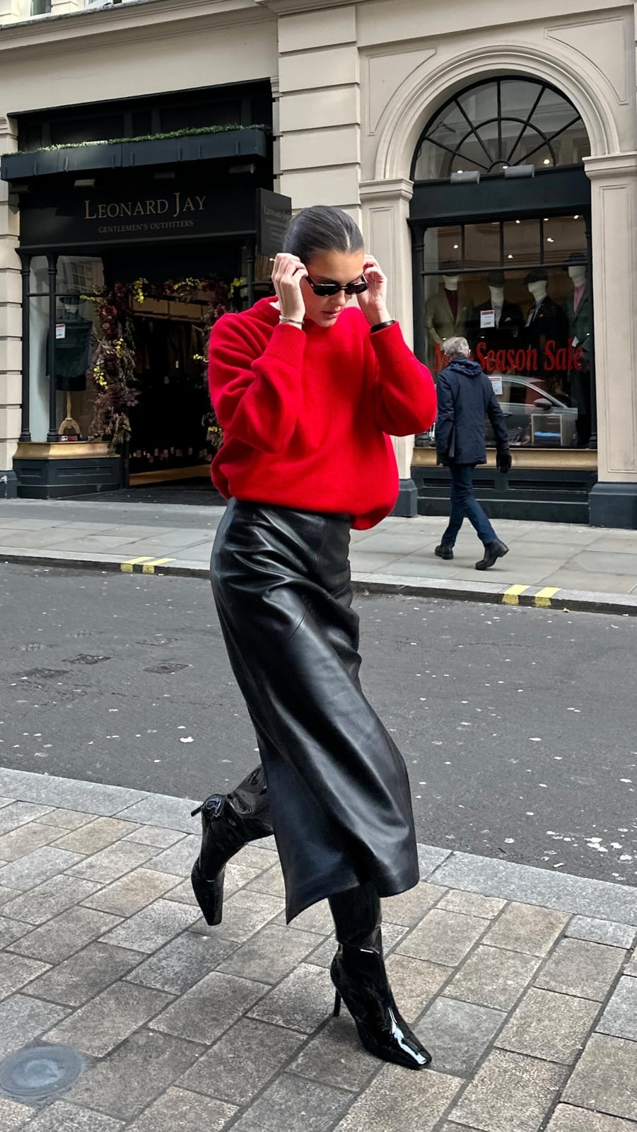 Black Leather Midi Skirt With Red Oversized Sweater And Ankle Boots Black Leather Midi Skirt With Red Oversized Sweater And Ankle Boots — Simple Leather Skirt Outfits