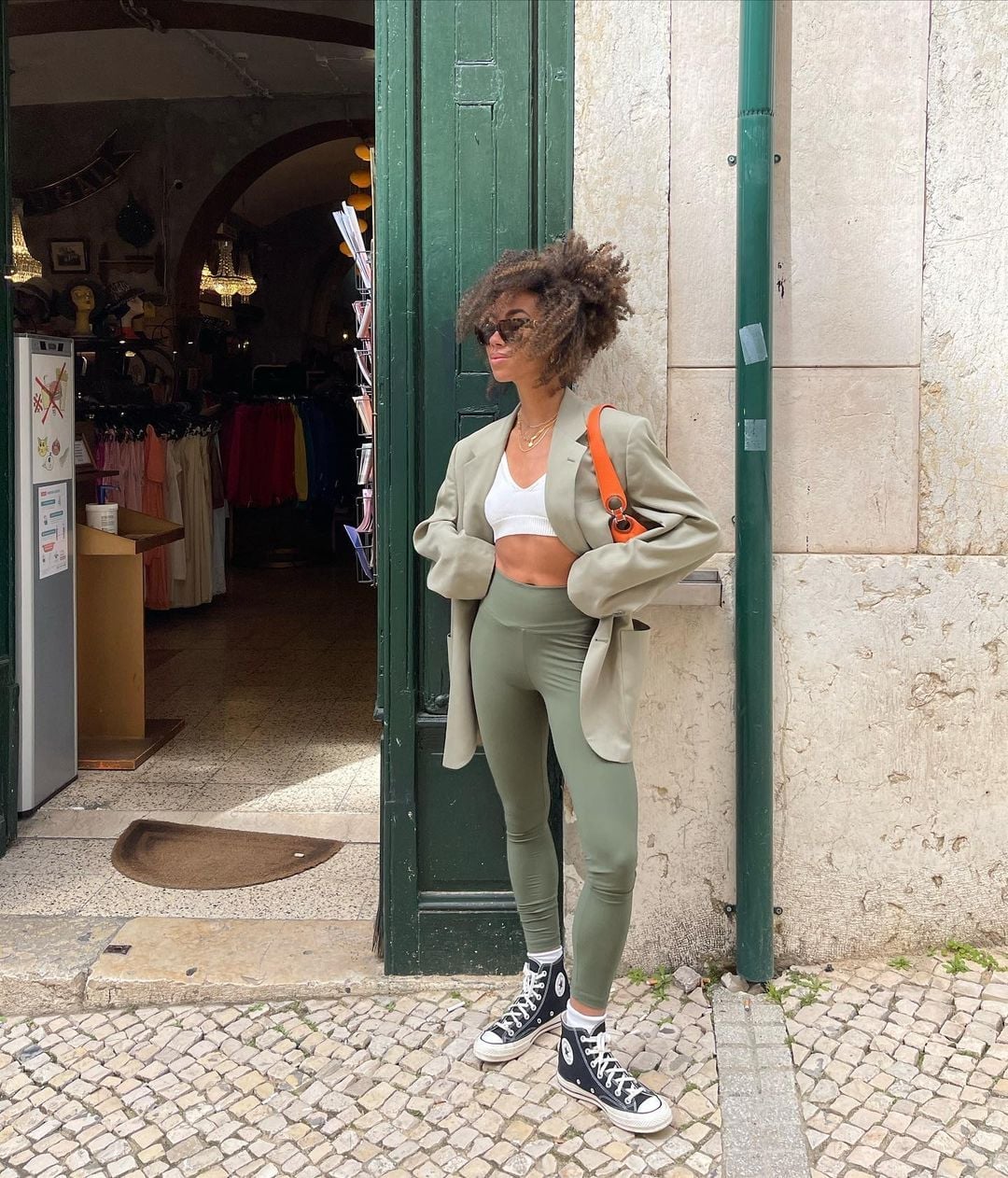Olive Green Leggings with an Oversized Blazer Olive Green Leggings with an Oversized Blazer — Simple Leggings Outfits Casual