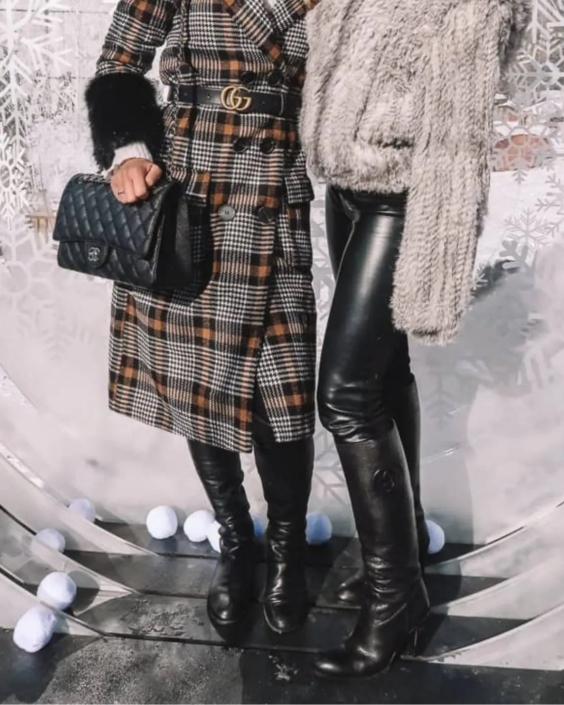 Black Leather Leggings with a Plaid Coat Black Leather Leggings with a Plaid Coat — Simple Leggings Outfits Casual