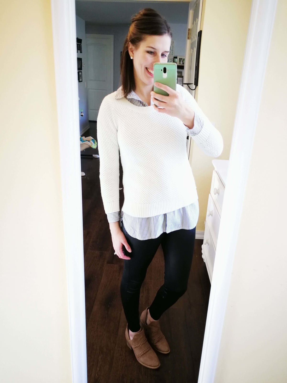 Black Leggings with Layered Shirts and Ankle Boots Black Leggings with Layered Shirts and Ankle Boots — Simple Leggings Outfits Casual