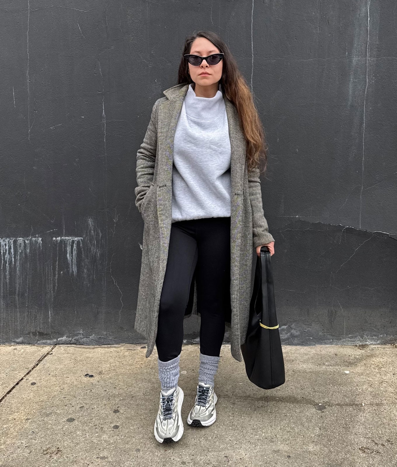 Layered Gray Coat and Sweatshirt with Black Leggings Layered Gray Coat and Sweatshirt with Black Leggings — Simple Leggings Outfits Casual