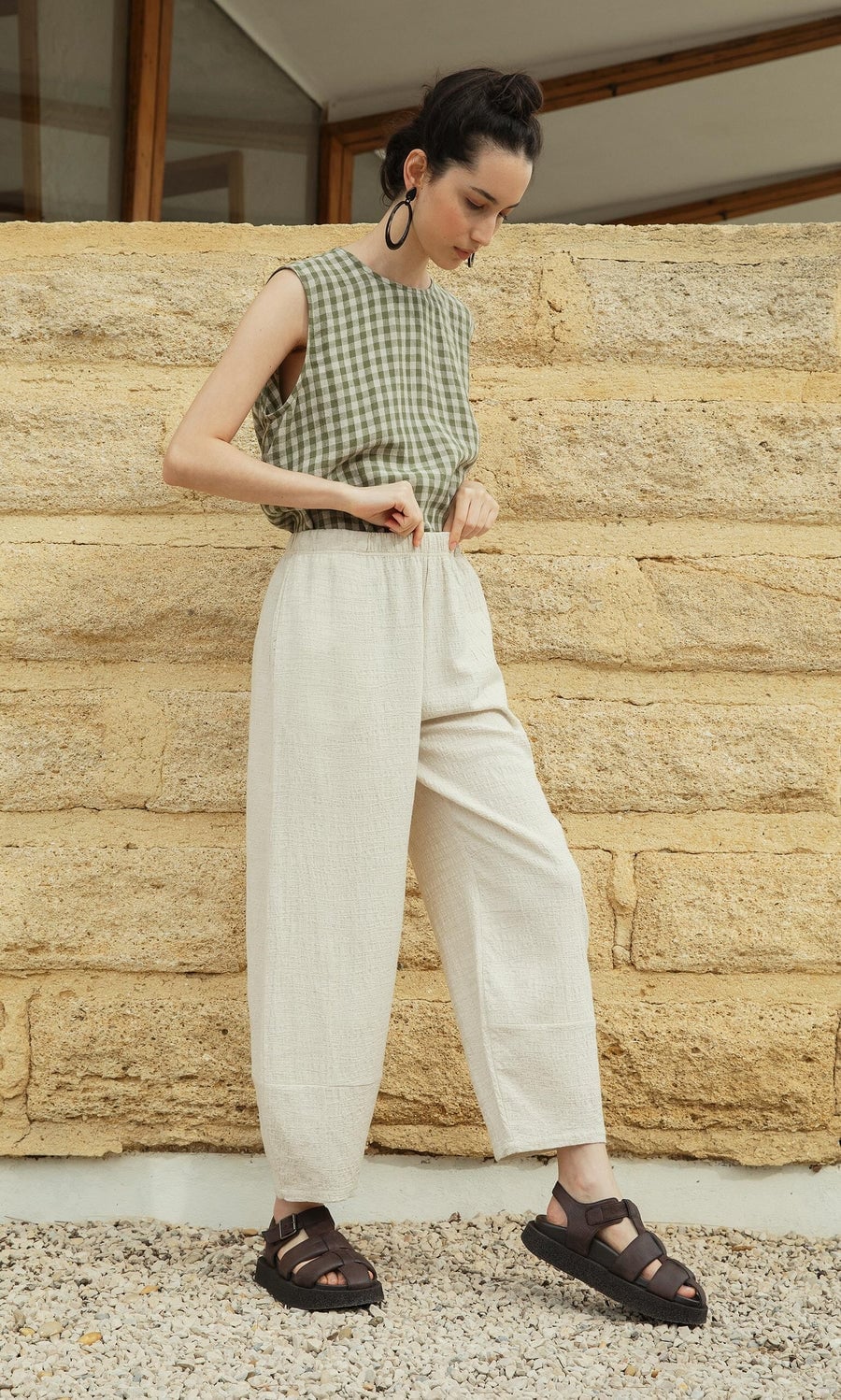 Beige Linen Cropped Pants with Gingham Top Beige Linen Cropped Pants with Gingham Top — Simple Linen Pants Outfits
