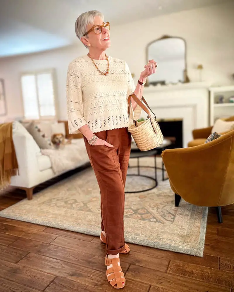 Brown Linen Pants with Cream Crocheted Sweater Brown Linen Pants with Cream Crocheted Sweater — Simple Linen Pants Outfits