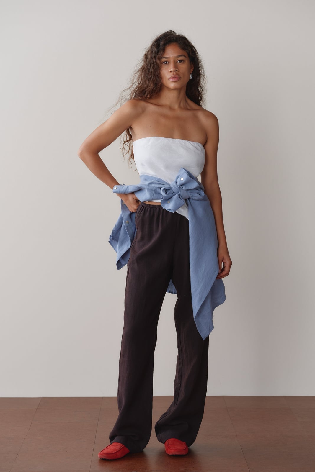 Dark Brown Wide Leg Linen Pants with Shirt Tied at Waist Dark Brown Wide Leg Linen Pants with Shirt Tied at Waist — Simple Linen Pants Outfits