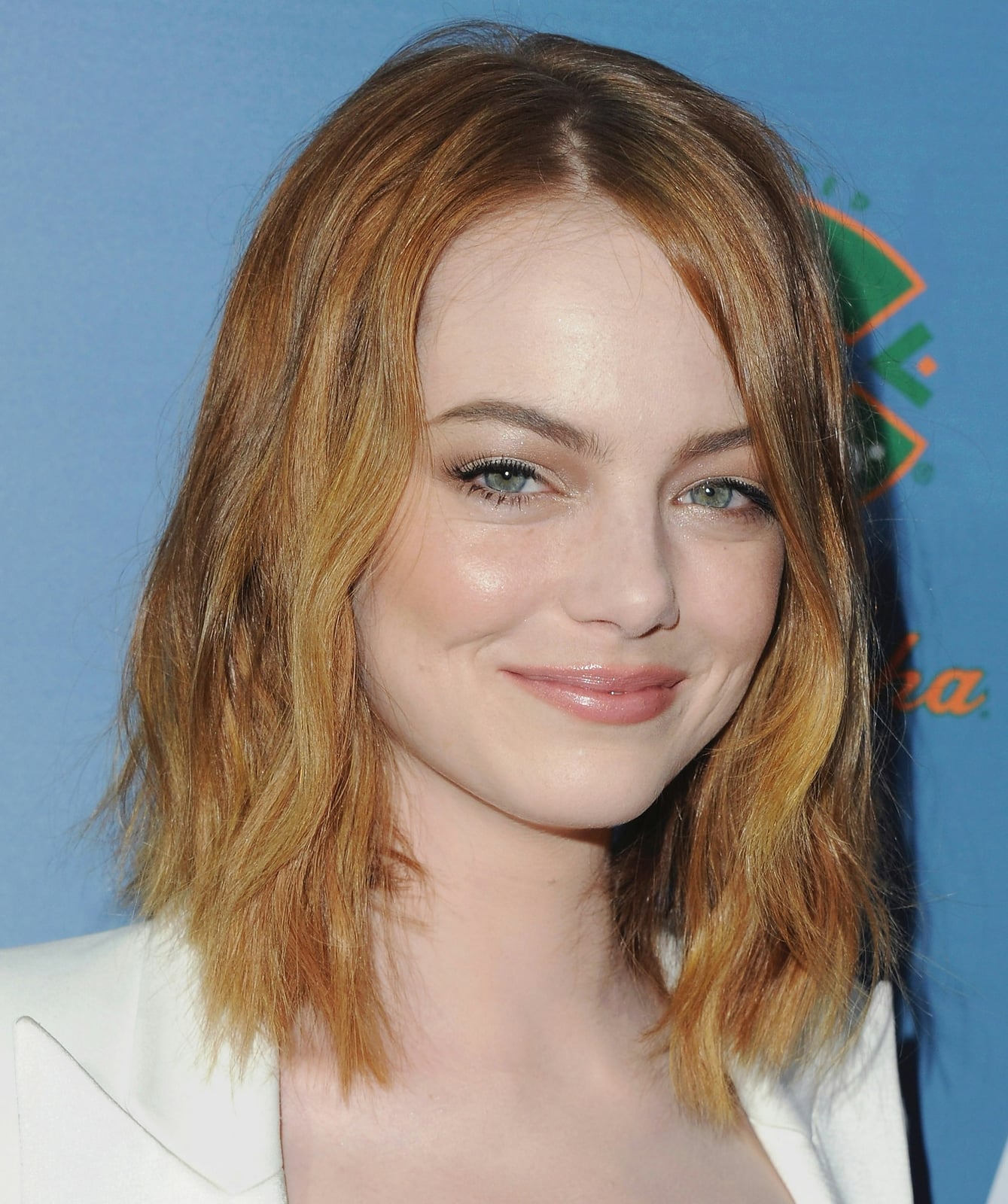 Auburn Lob With Side-Swept Bangs Auburn Lob With Side-Swept Bangs — Simple Lob Hair