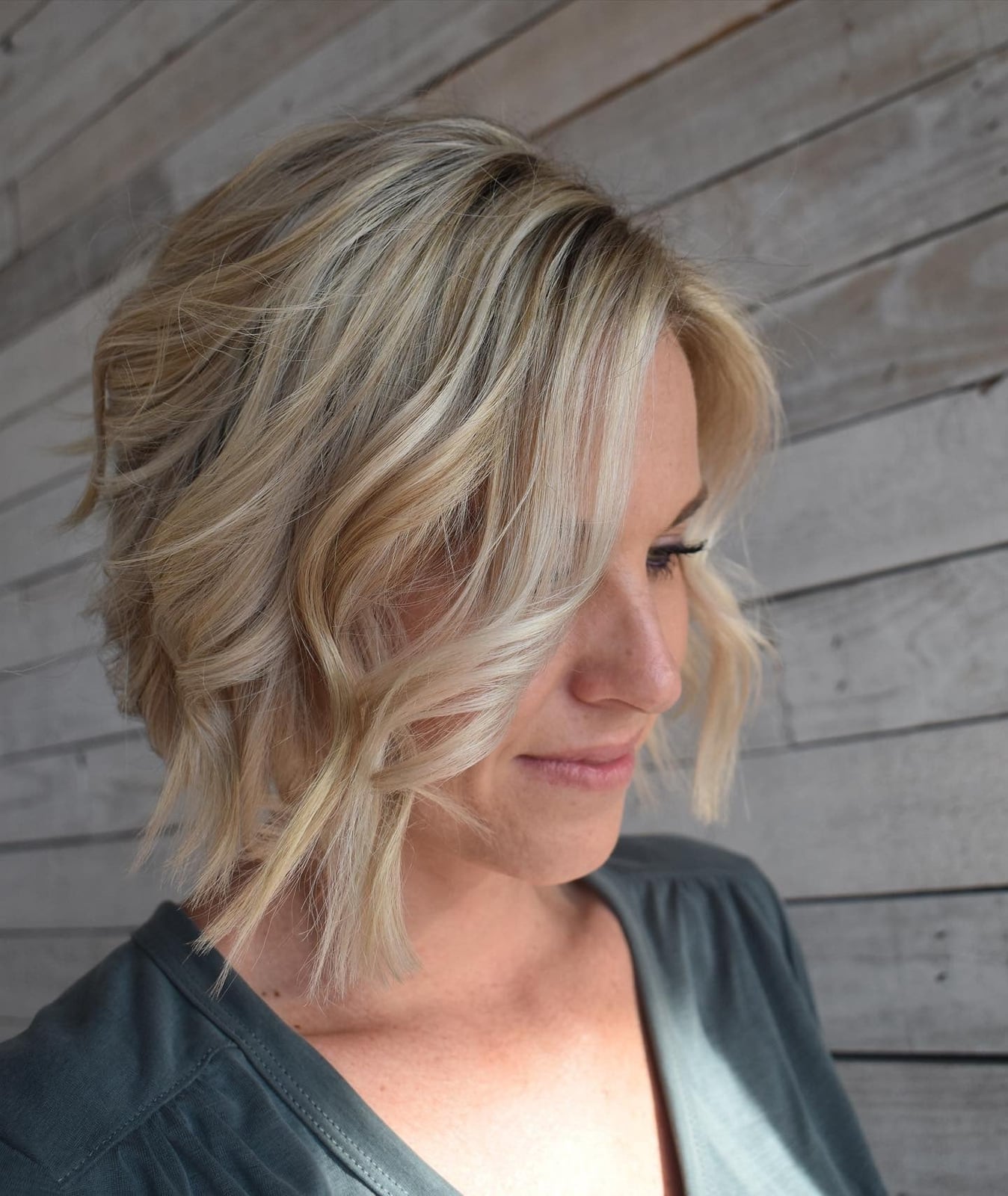 Collarbone Bob Textured Wavy Ends Collarbone Bob Textured Wavy Ends — Simple Long Bob Hairstyles