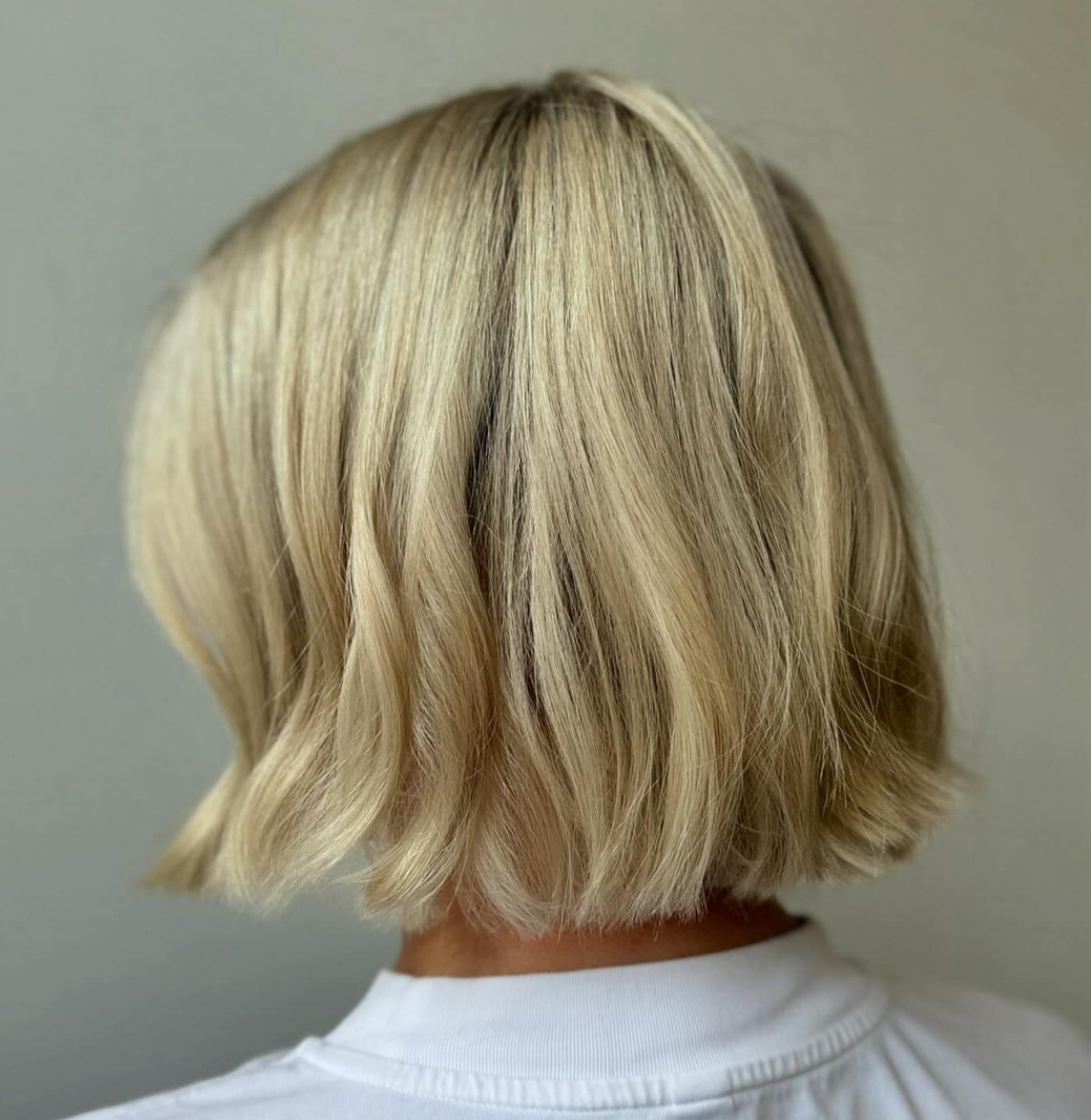 Collarbone Blunt Bob Light Blonde Waves Collarbone Blunt Bob Light Blonde Waves — Simple Long Bob Hairstyles
