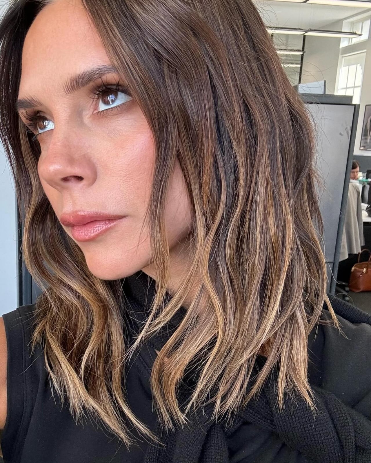 Collarbone Layered Bob Dark Brown Highlights Collarbone Layered Bob Dark Brown Highlights — Simple Long Bob Hairstyles