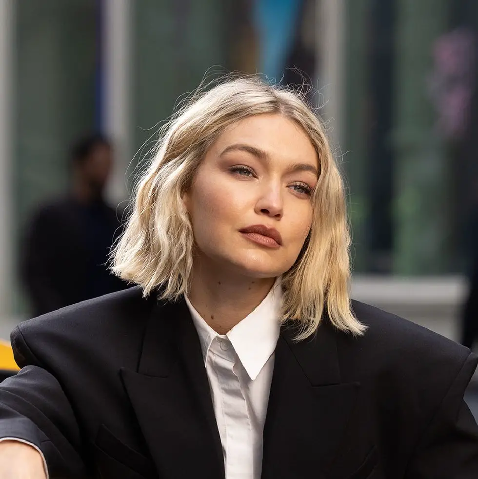 Collarbone Ash Blonde Bob Face-Framing Layers Collarbone Ash Blonde Bob Face-Framing Layers — Simple Long Bob Hairstyles