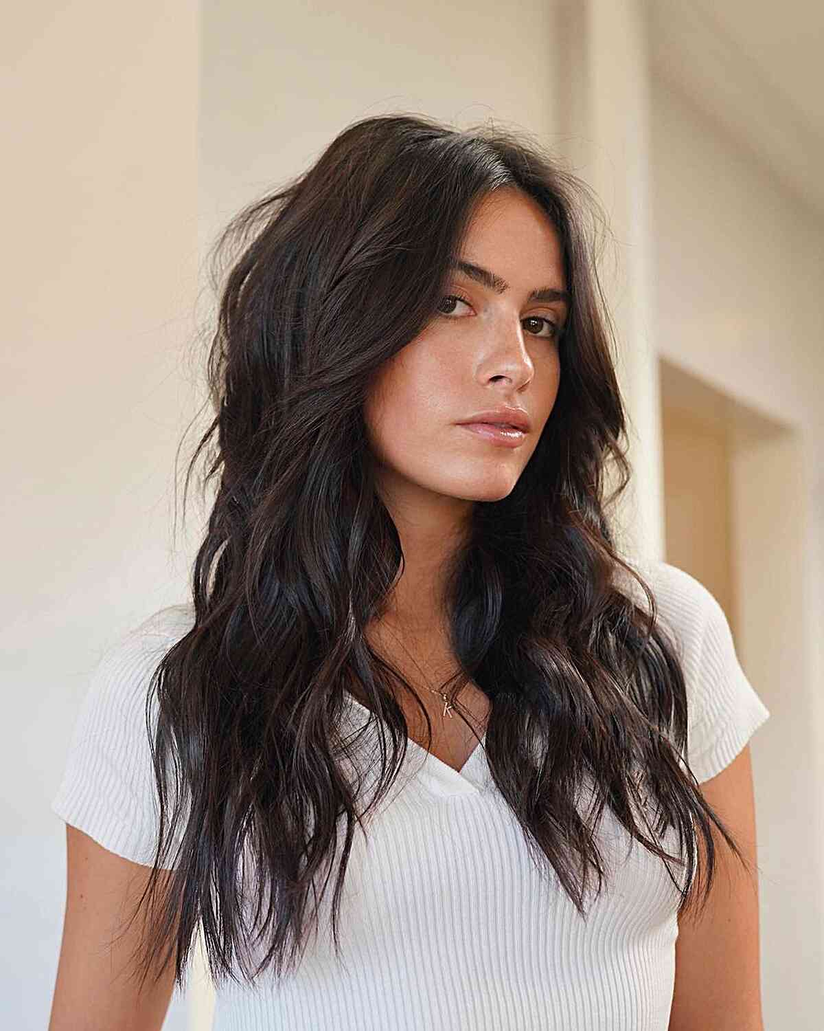 Mid-Back Dark Brown Waves With Curtain Bangs and Parted In The Middle Mid-Back Dark Brown Waves With Curtain Bangs and Parted In The Middle — Simple Long Haircuts