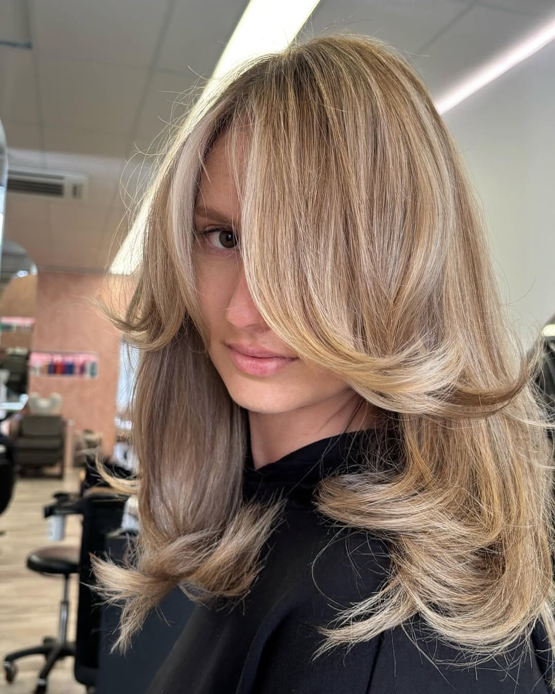 Collarbone Blonde With Brown Lowlights And Curtain Bangs Collarbone Blonde With Brown Lowlights And Curtain Bangs — Simple Long Haircuts