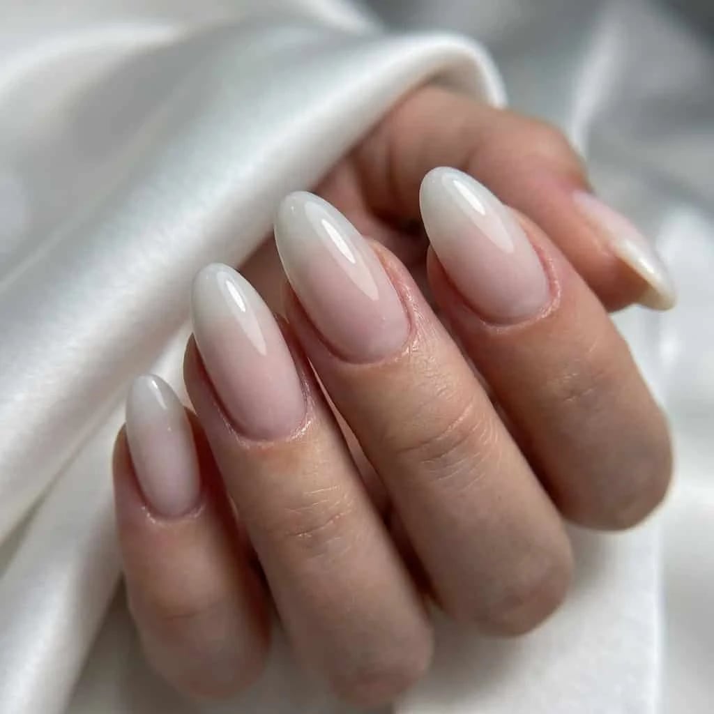 Milky Pink Ombre Short Almond Nails Milky Pink Ombre Short Almond Nails — Simple Looks Nail