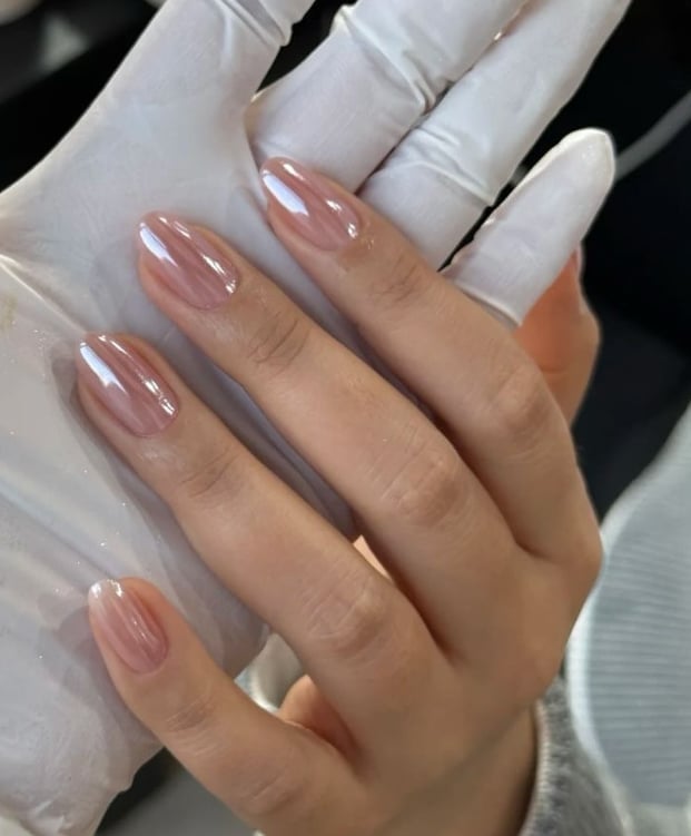 Nude Chrome Ombre Oval Nails Nude Chrome Ombre Oval Nails — Simple Looks Nail