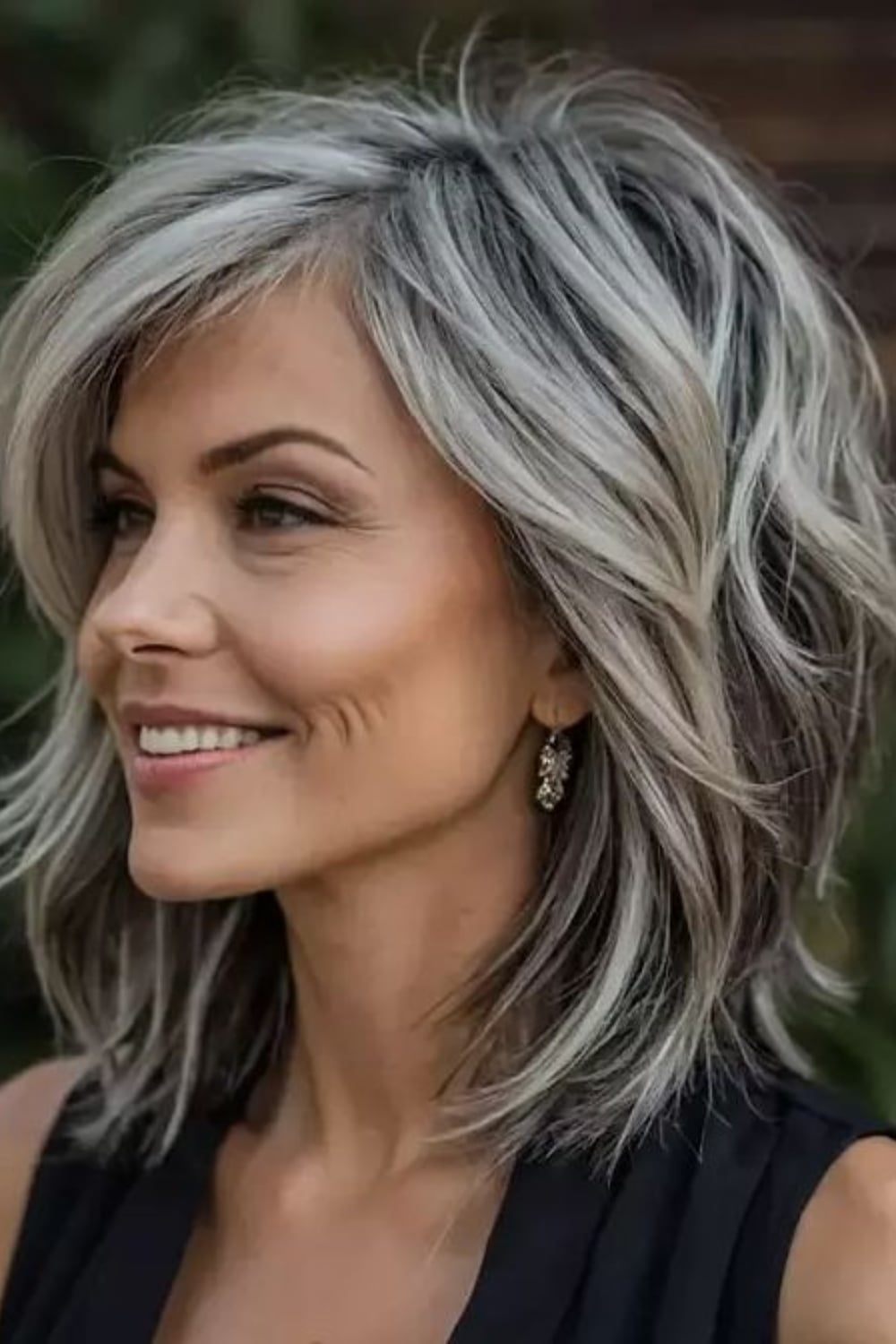 Collarbone Layered Bob With Side Swept Bangs Collarbone Layered Bob With Side Swept Bangs — Simple Low Maintenance Haircuts