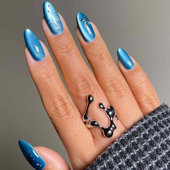 Medium Almond Vibrant Blue Cat Eye With Foil — Simple Magnetic Nails