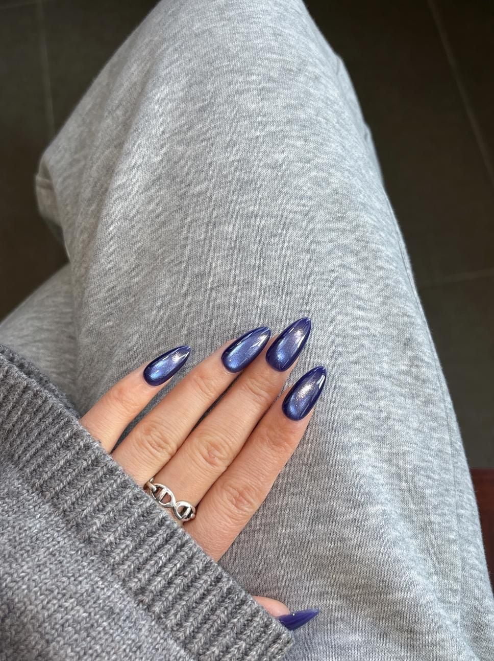 Medium Stiletto Blue Violet Cat Eye — Simple Magnetic Nails