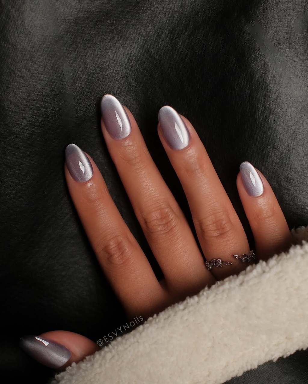 Short Almond Subtle Silver Cat Eye — Simple Magnetic Nails