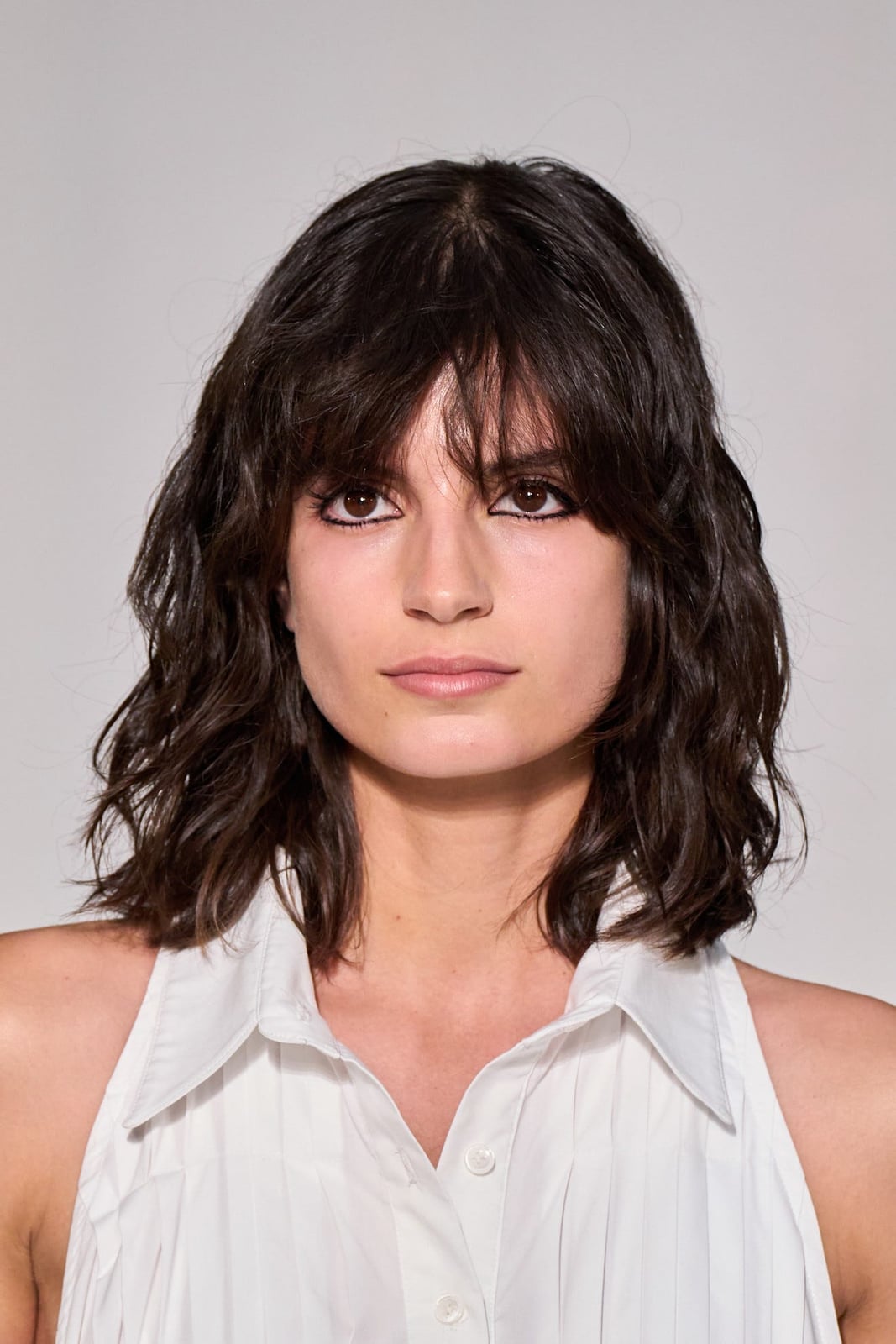 Dark Brown Bob With Curtain Bangs Dark Brown Bob With Curtain Bangs — Simple Medium Bob