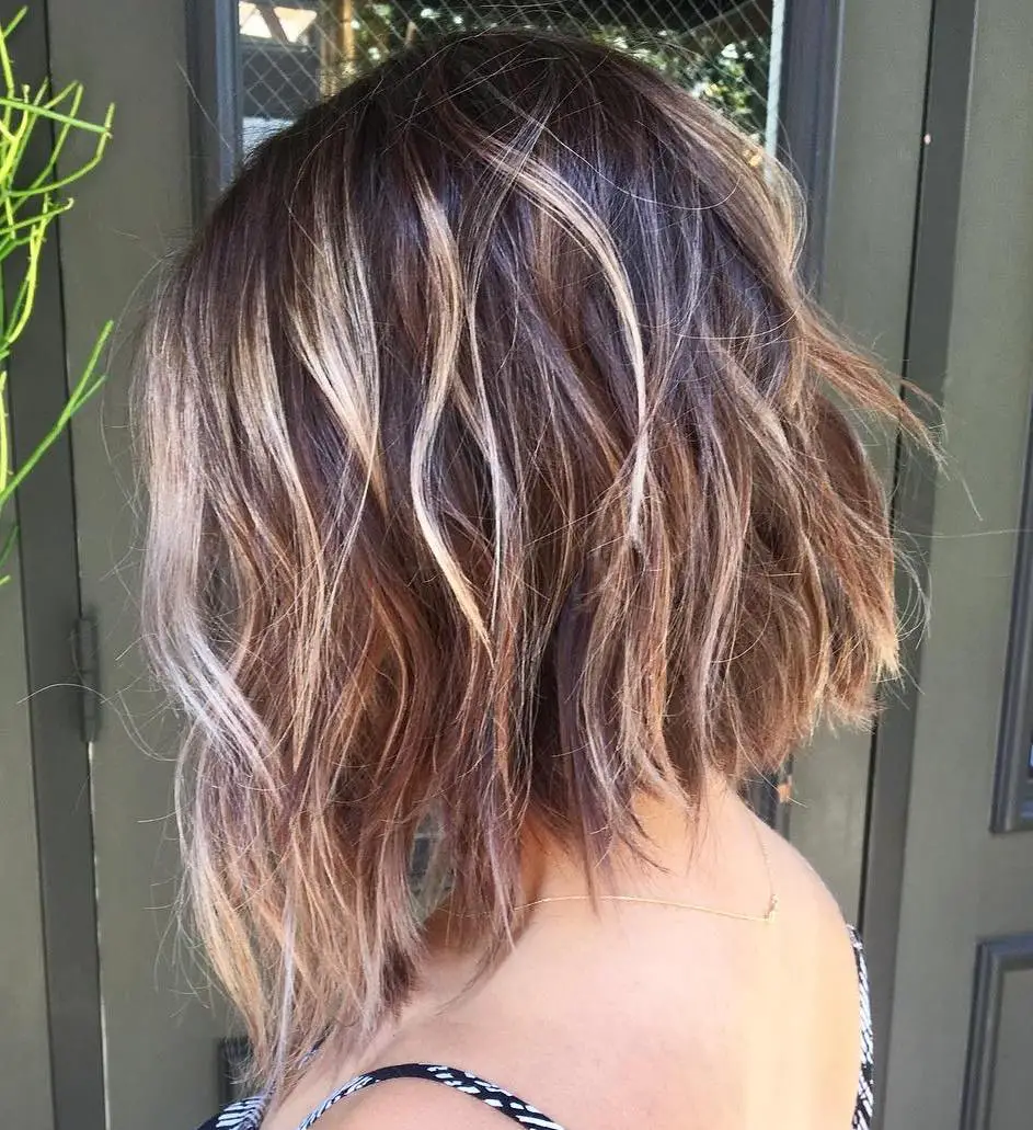 Collarbone Bob Wavy Textured Balayage Collarbone Bob Wavy Textured Balayage — Simple Medium Bob