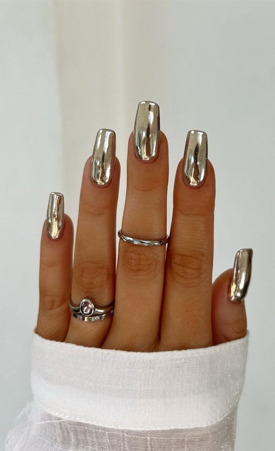 Mirror Silver Chrome Medium Almond Nails Mirror Silver Chrome Medium Almond Nails — Simple Metallic Nails